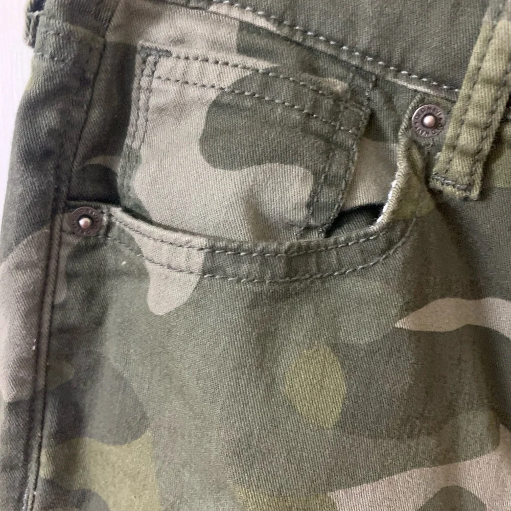 Old Navy boys Green Camouflage Pants